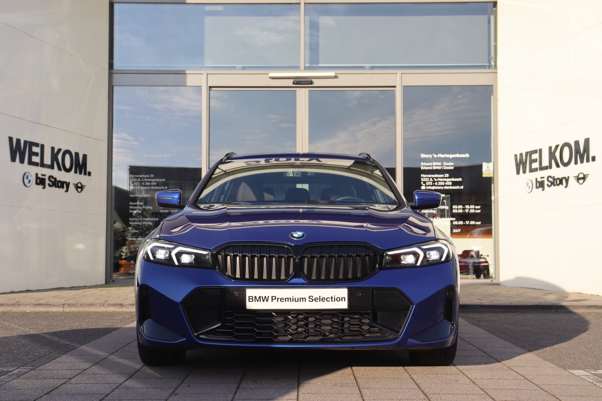 BMW 3 Serie Touring 330i xDrive High Executive M Sport Autom, Auto's, 1998 cc, 4 cilinders, Met garantie (alle), Blauw