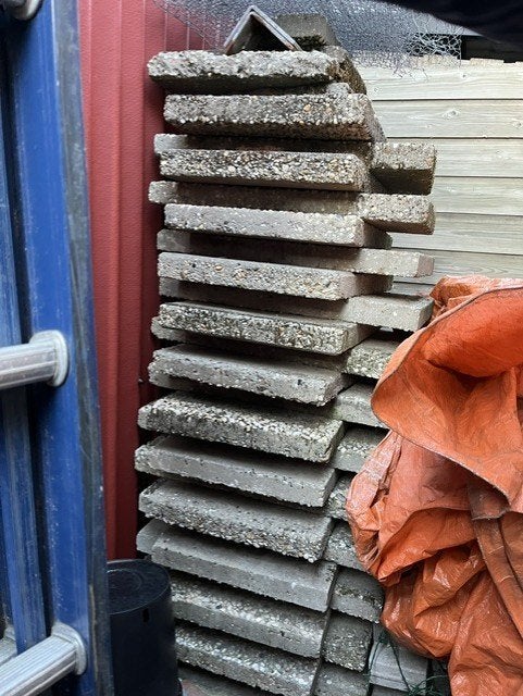 Gratis ophalen 3 stuks betongrindtegels 40x60, Ophalen, Gebruikt, Beton, Terrastegels