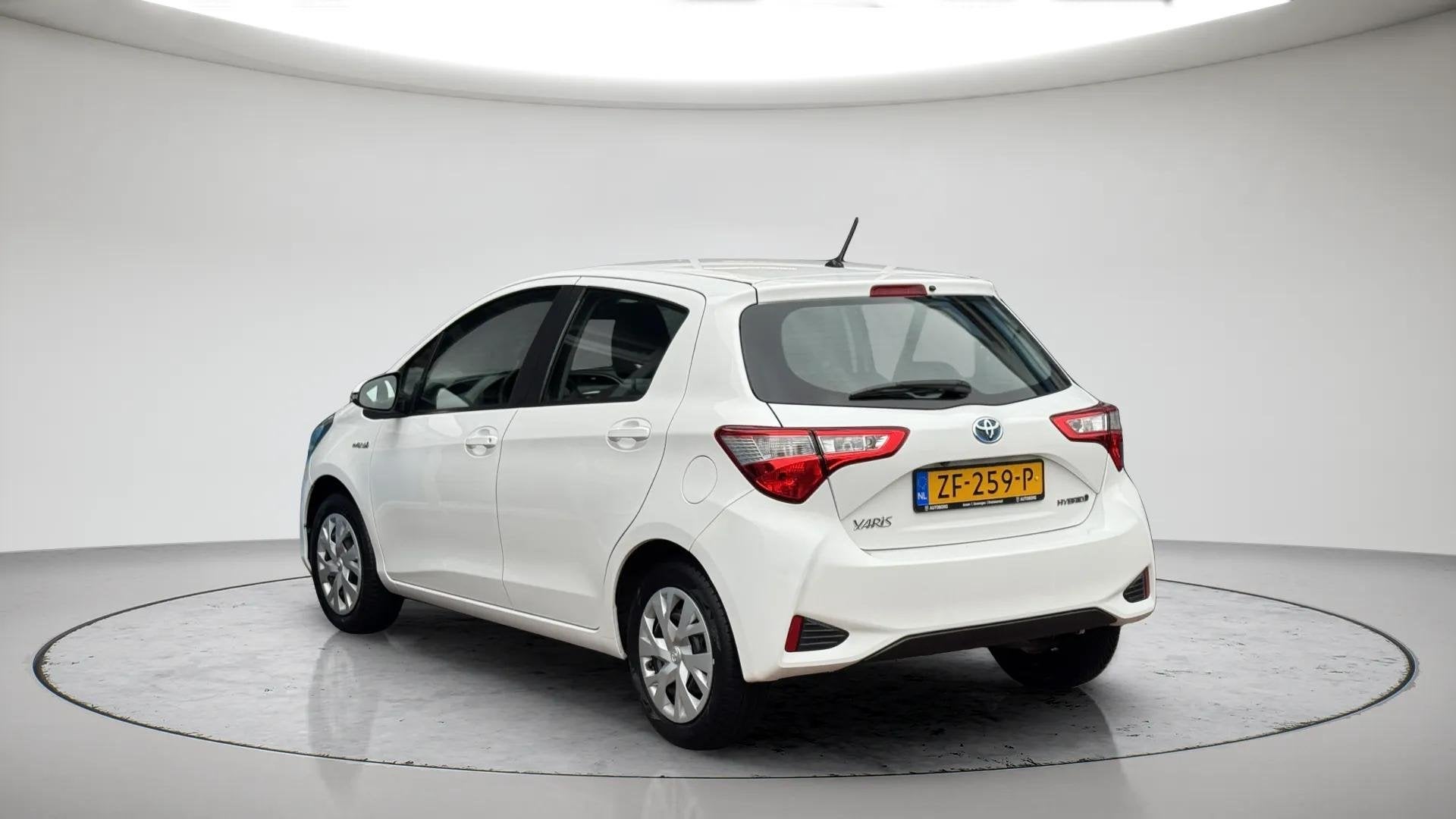 Toyota Yaris 1.5 Hybrid Active, Auto's, 12 maanden, Euro 6, Wit, Origineel Nederlands