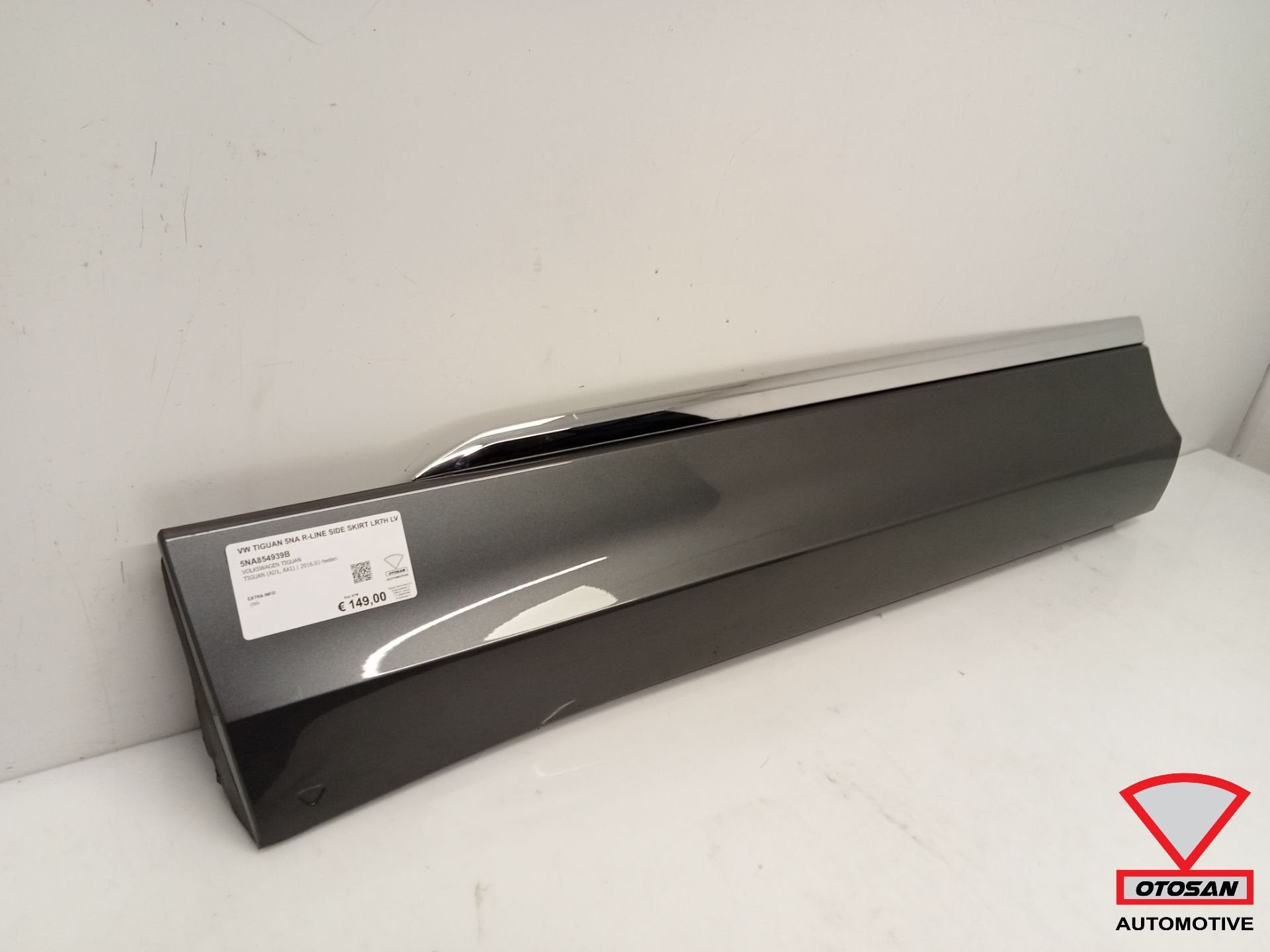 VW Tiguan 5NA 5NN R-Line Side Skirt LR7H Links Voor 5NA85493, Gebruikt, Volkswagen, Volkswagen AG, Voor