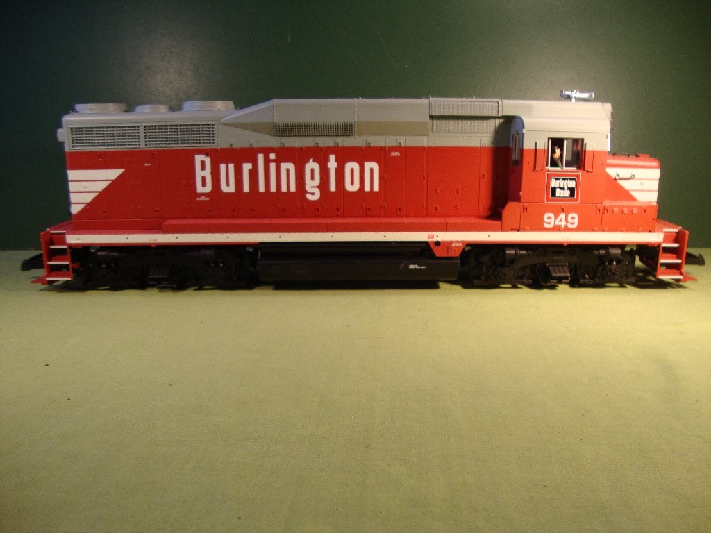 USA TRAINS BURLINGTON ROUTE R22459 EMD GP30  LOCOMOTIEF 949, Overige merken, Nieuw, Ophalen of Verzenden, Gelijkstroom