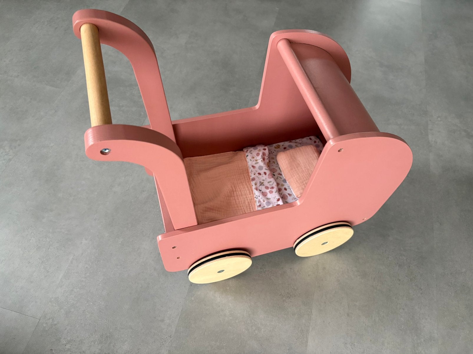 Little Dutch houten poppenwagen roze, Ophalen, Zo goed als nieuw, Duw- of Trekspeelgoed
