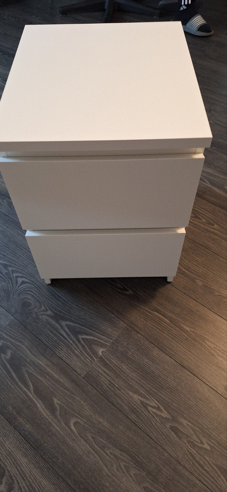te mooi  Malm nachtkastje, Ophalen, Zo goed als nieuw, Minder dan 45 cm, 55 tot 70 cm
