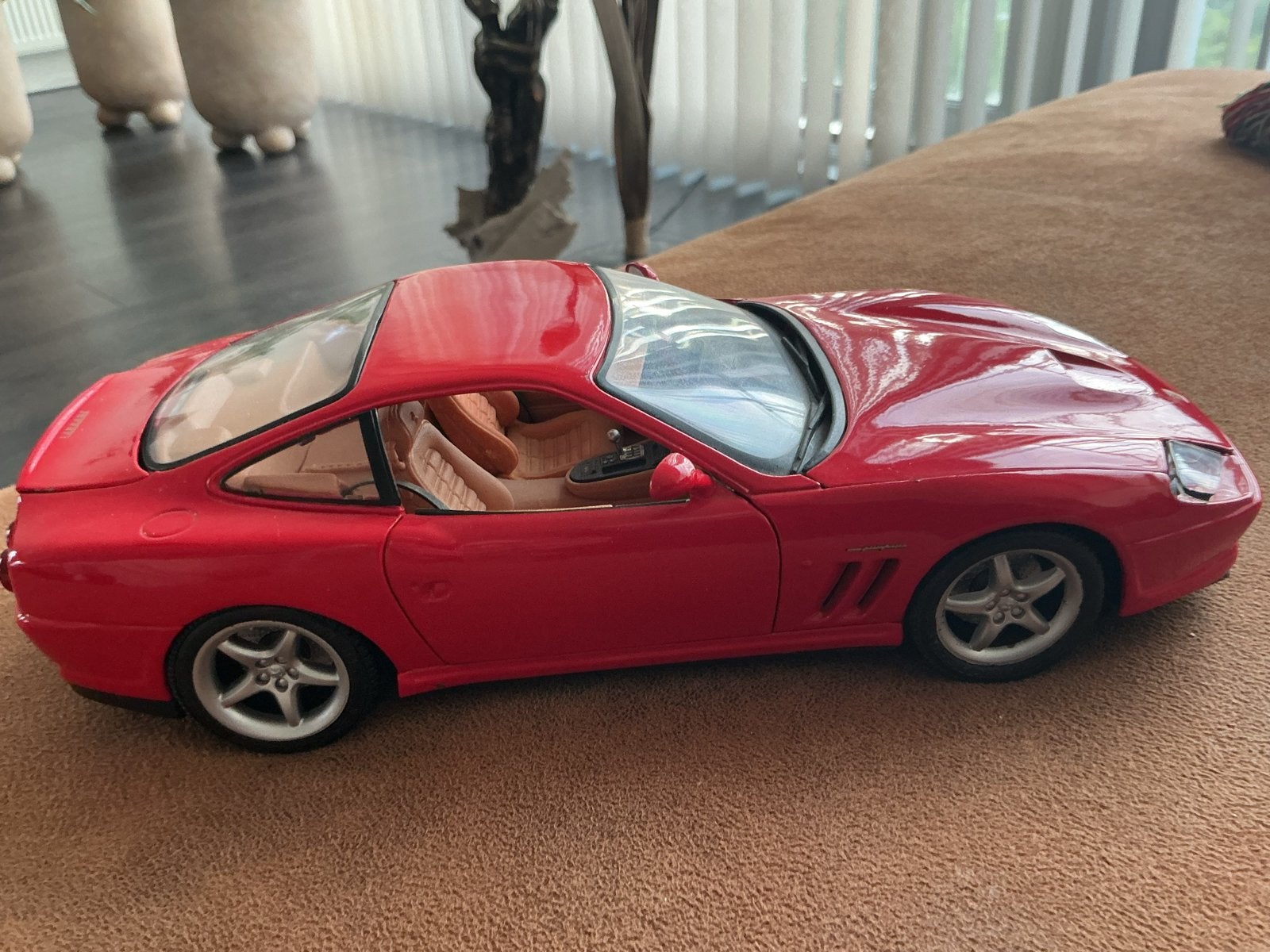 Maisto Ferrari 550 Maranello Schaalmodel 1:18, Ophalen, Zo goed als nieuw, Auto, Maisto