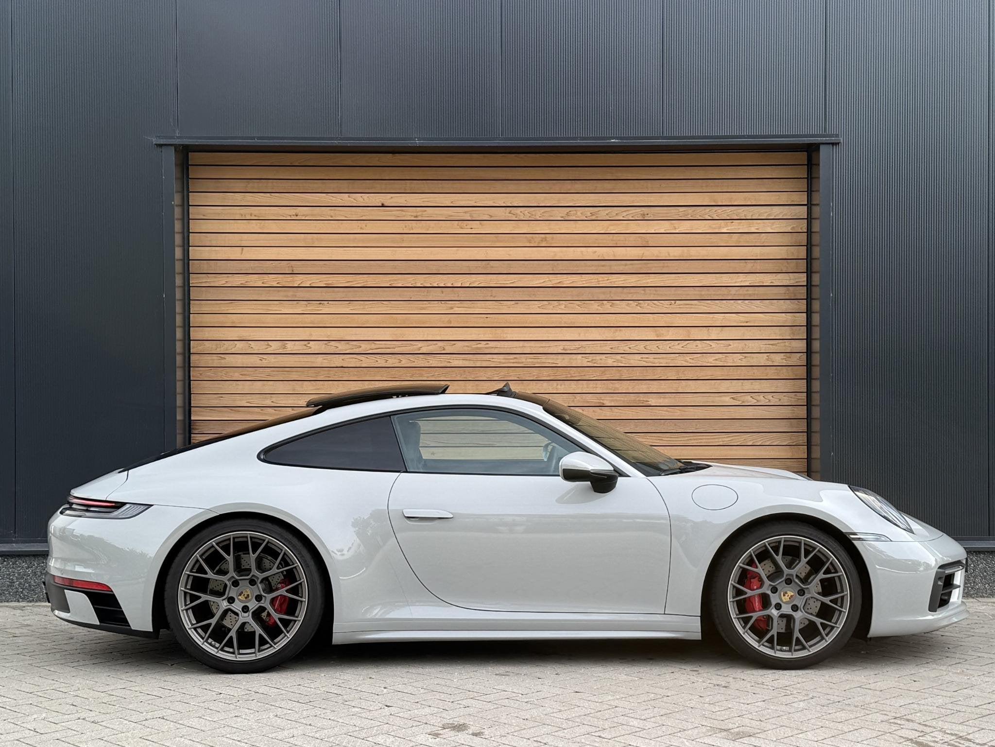 Porsche 911 992 3.0 Carrera S LIFT | SPORT-DESIGN | SPORTUIT, Auto's, Automaat, Dealer onderhouden, Achterwielaandrijving, Gebruikt