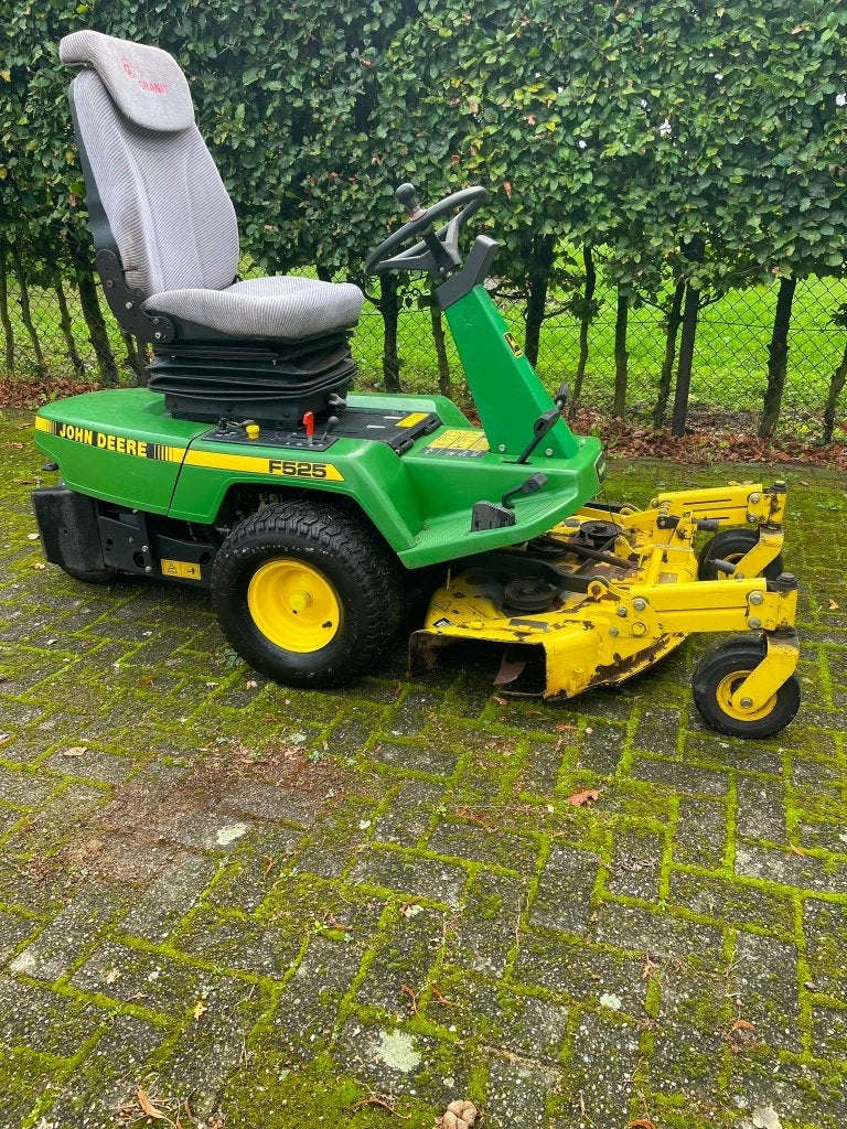 Foto 3 van John Deere F525 Frontmaaier - Krachtig en Betrouwbaar