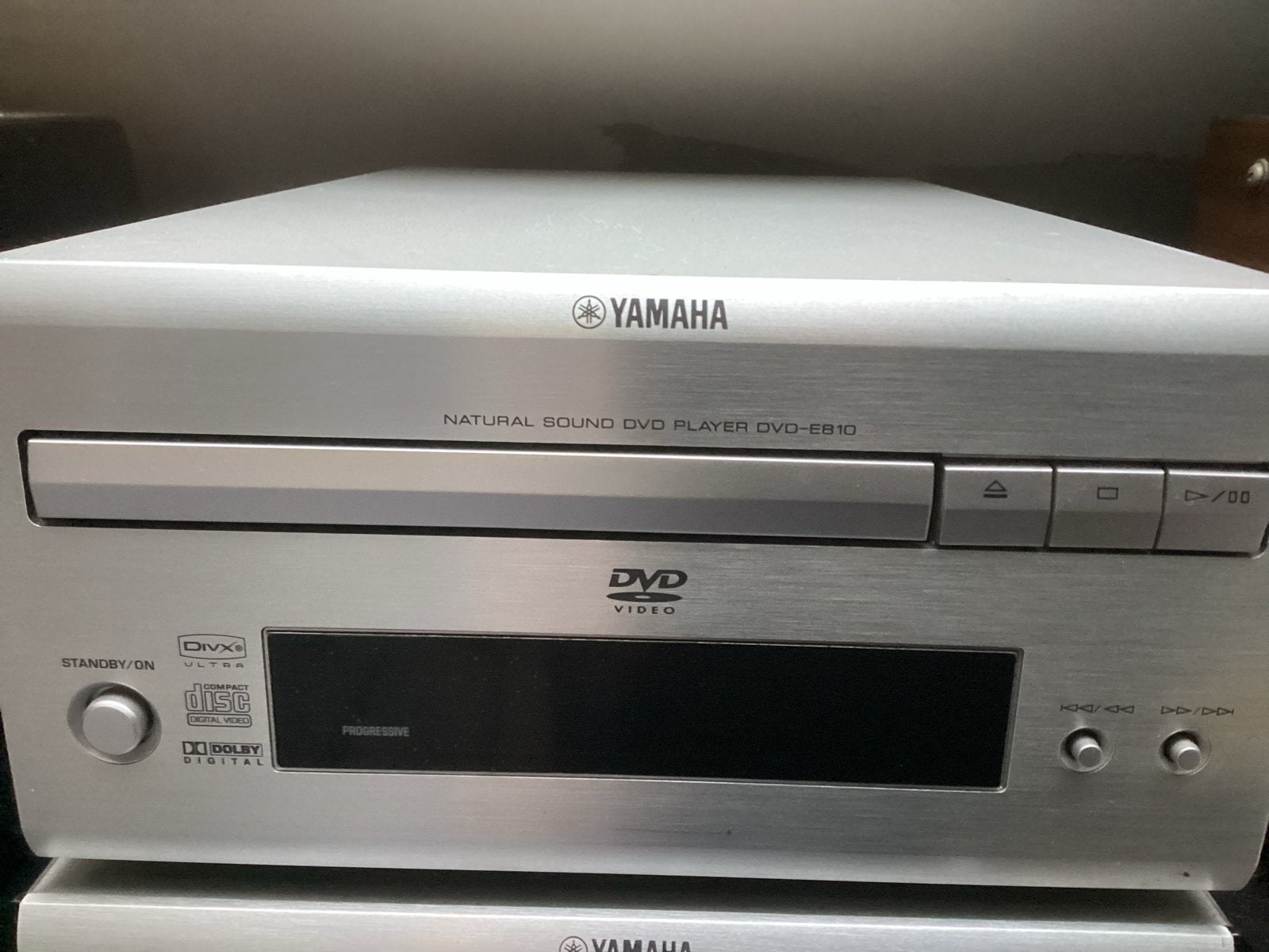 Foto 2 van Yamaha DVD-E810 (werkend) RX-E810 versterker (niet werkend)