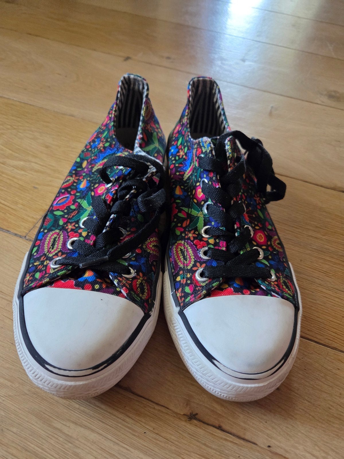 Kleurrijke sneakers met bloemenprint - Maat 40, Ophalen of Verzenden, Gedragen, Overige kleuren, Sneakers of Gympen