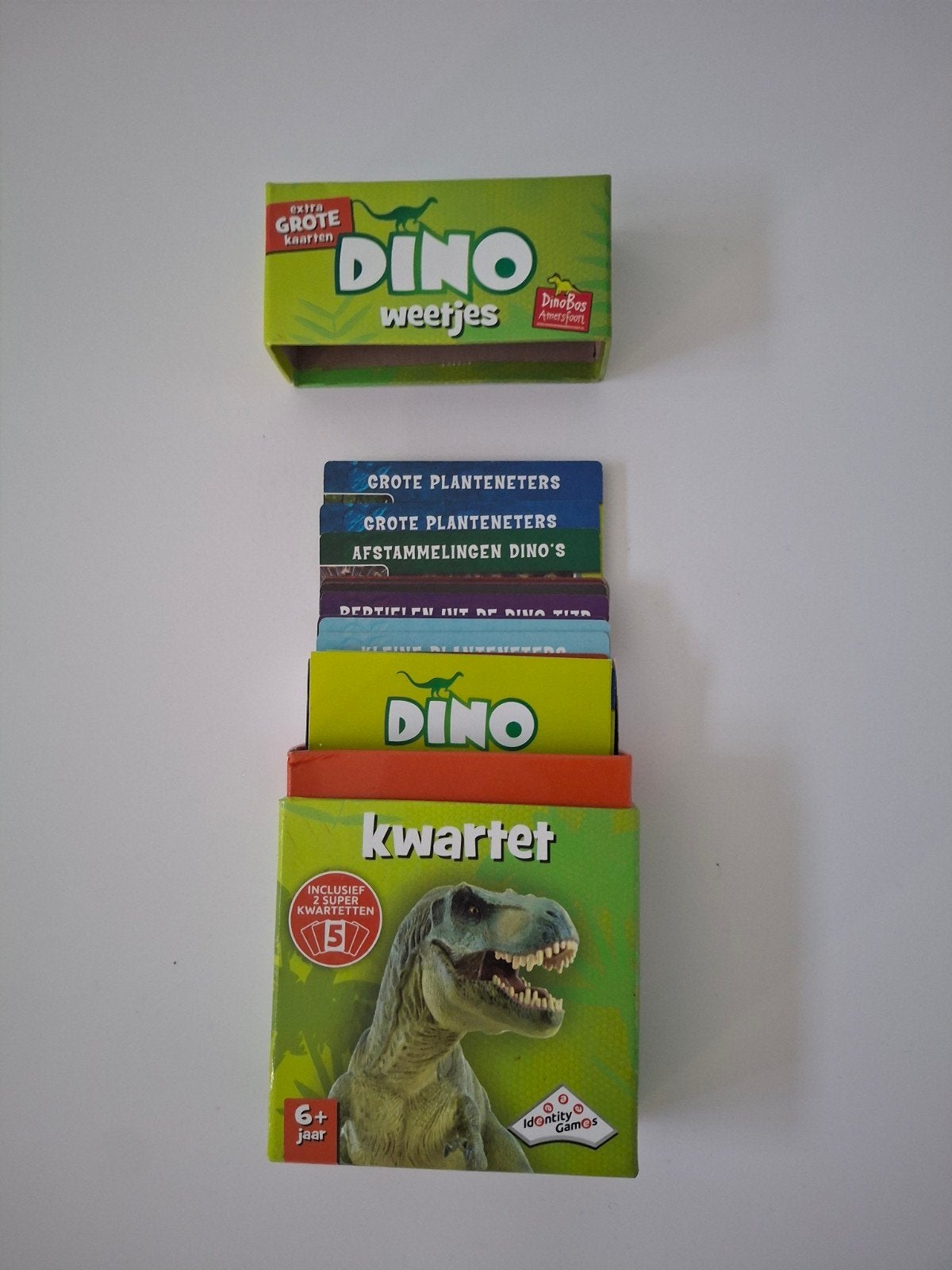 Dino Kwartet en Dino Weetjes Kaartspel, Drie of vier spelers, Ophalen of Verzenden, Zo goed als nieuw, Identity Games