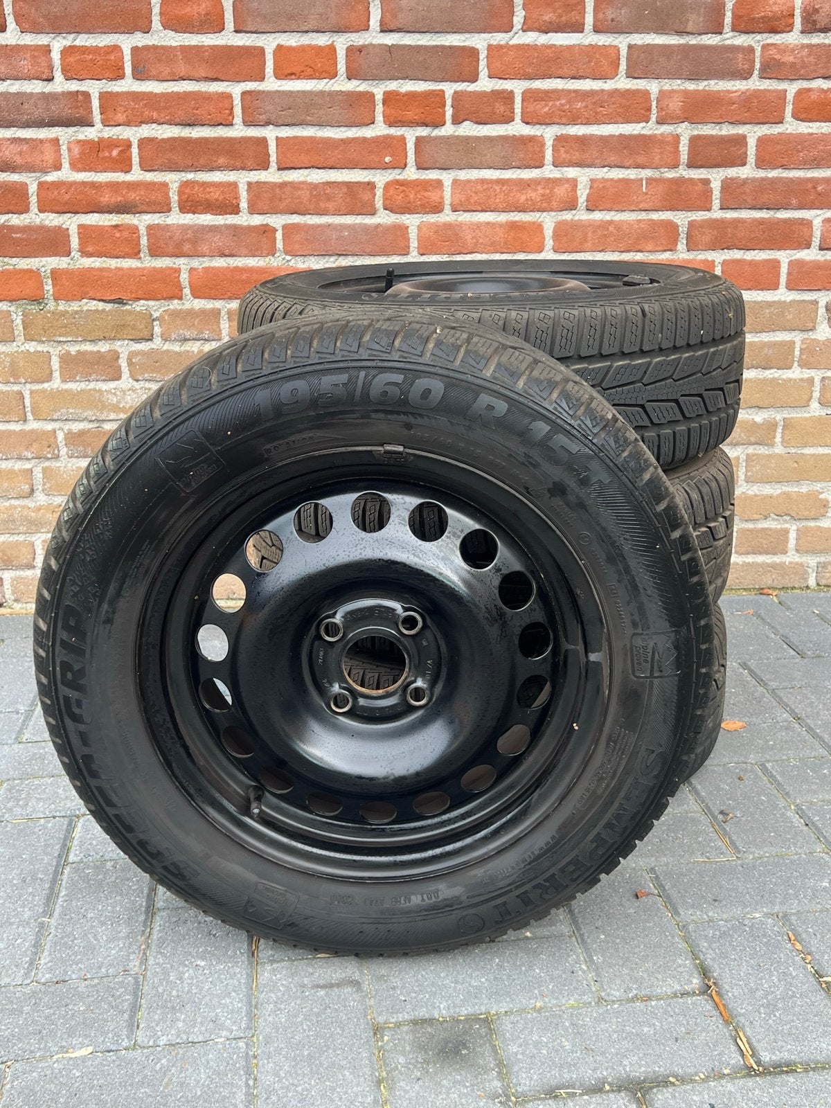 Winterbanden met velgen - 195/60 R15, Auto-onderdelen, Banden en Velgen, Ophalen, Gebruikt, 15 inch, Banden en Velgen