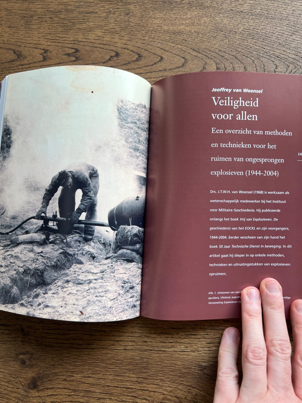 Naslagwerk oa geschiedenis EOD >1944 explosieven, Verzamelen, Verzenden, Nederland, Boek of Tijdschrift, Landmacht