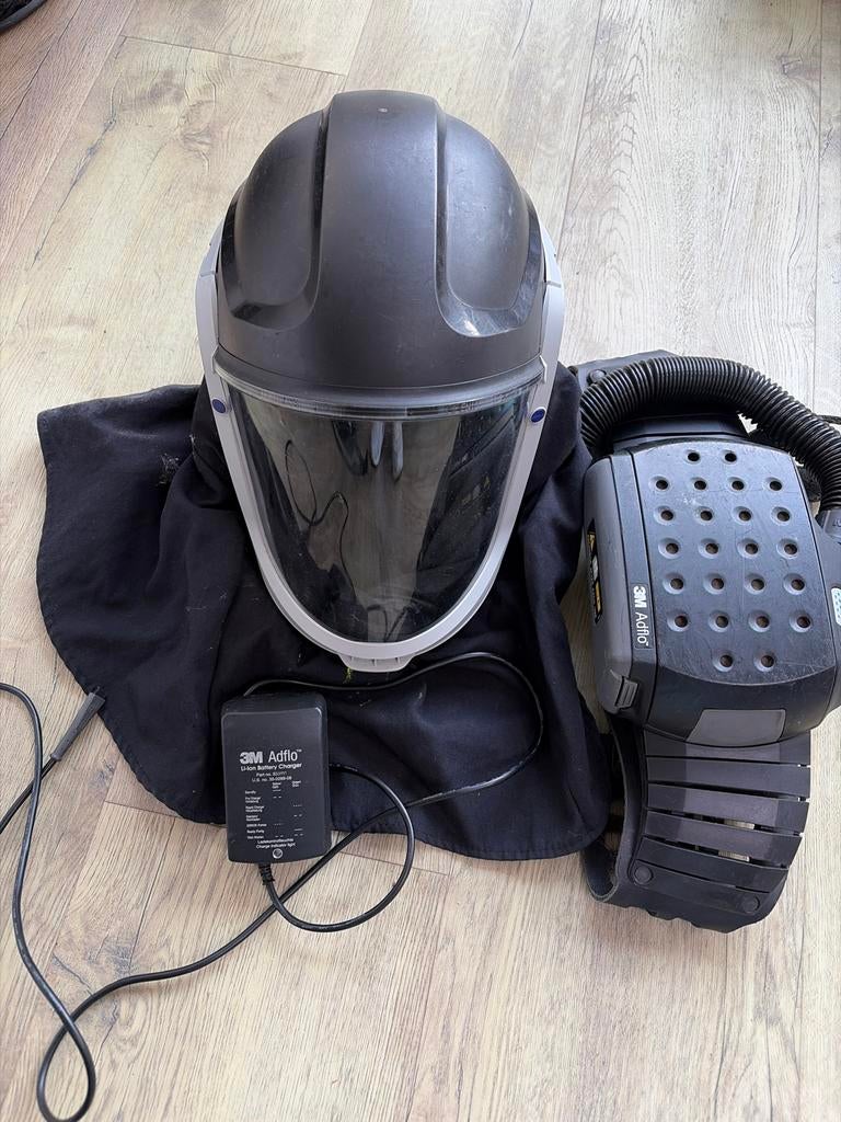 3M Adflo helm met motorunit en lader, Ophalen of Verzenden, Gebruikt, Volgelaatsmaskers