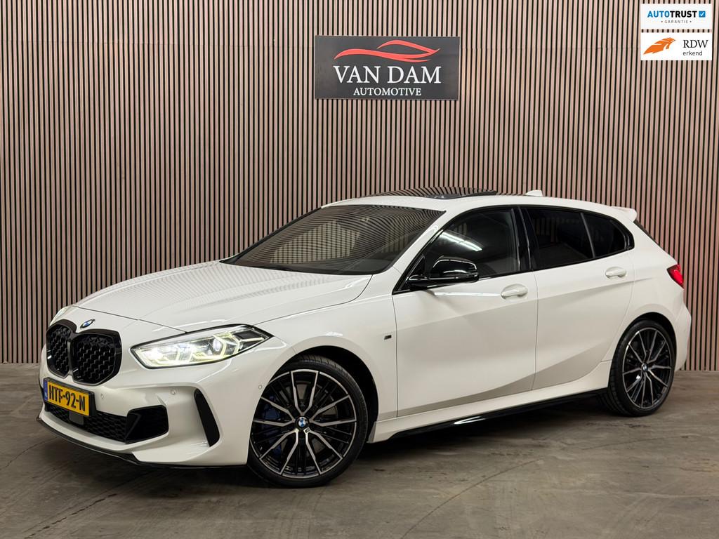 BMW 1-serie M135i xDrive High Executive 2021 PANO LED CAMERA, Auto's, BMW, 1998 cc, 15 km/l, 4 cilinders, Alcantara