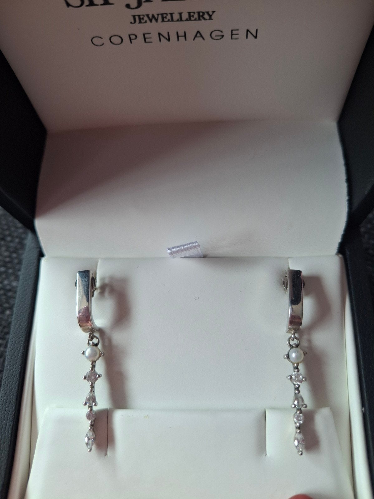 Sif Jakobs Oorbellen met Zirkonia en Parel - Zilver, Sieraden, Tassen en Uiterlijk, Oorbellen, Ophalen of Verzenden, Zo goed als nieuw