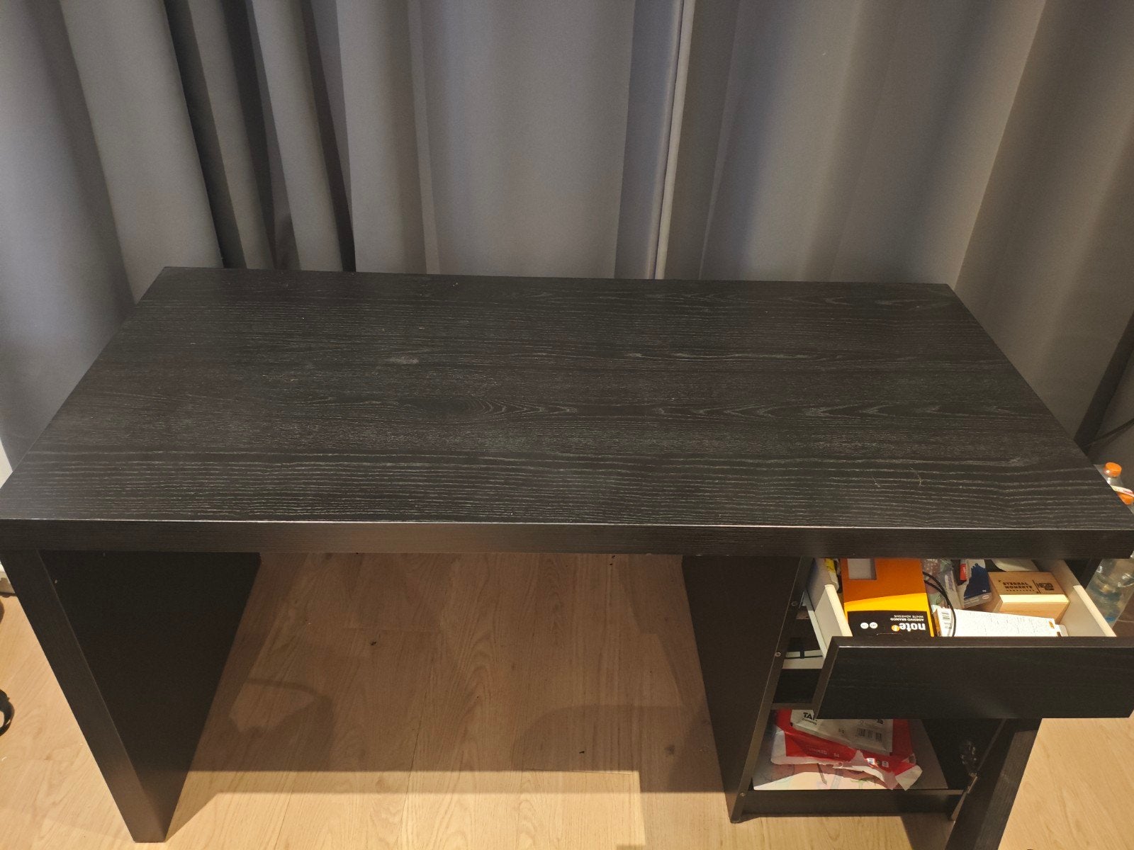 Ikea MALM Zwart bureau met lades en opbergruimte 140x65x73cm, Huis en Inrichting, Ophalen, Zwart, Gebruikt, Spaanplaat of MDF