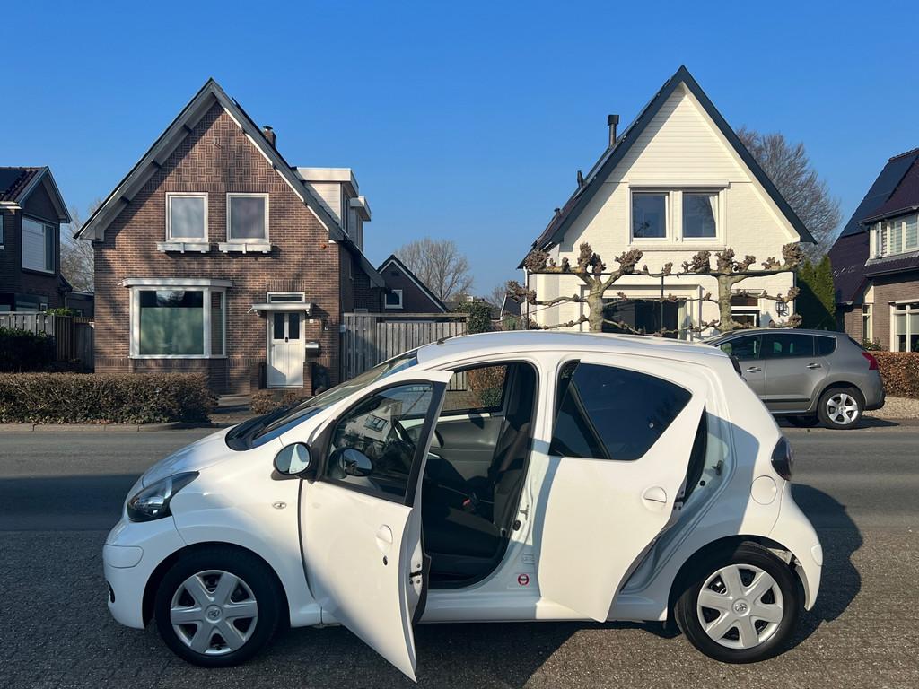 Toyota Aygo 1.0-12V Comfort NL-AUTO-NAP, Auto's, Toyota, Voorwielaandrijving, Euro 5, Stof, Gebruikt