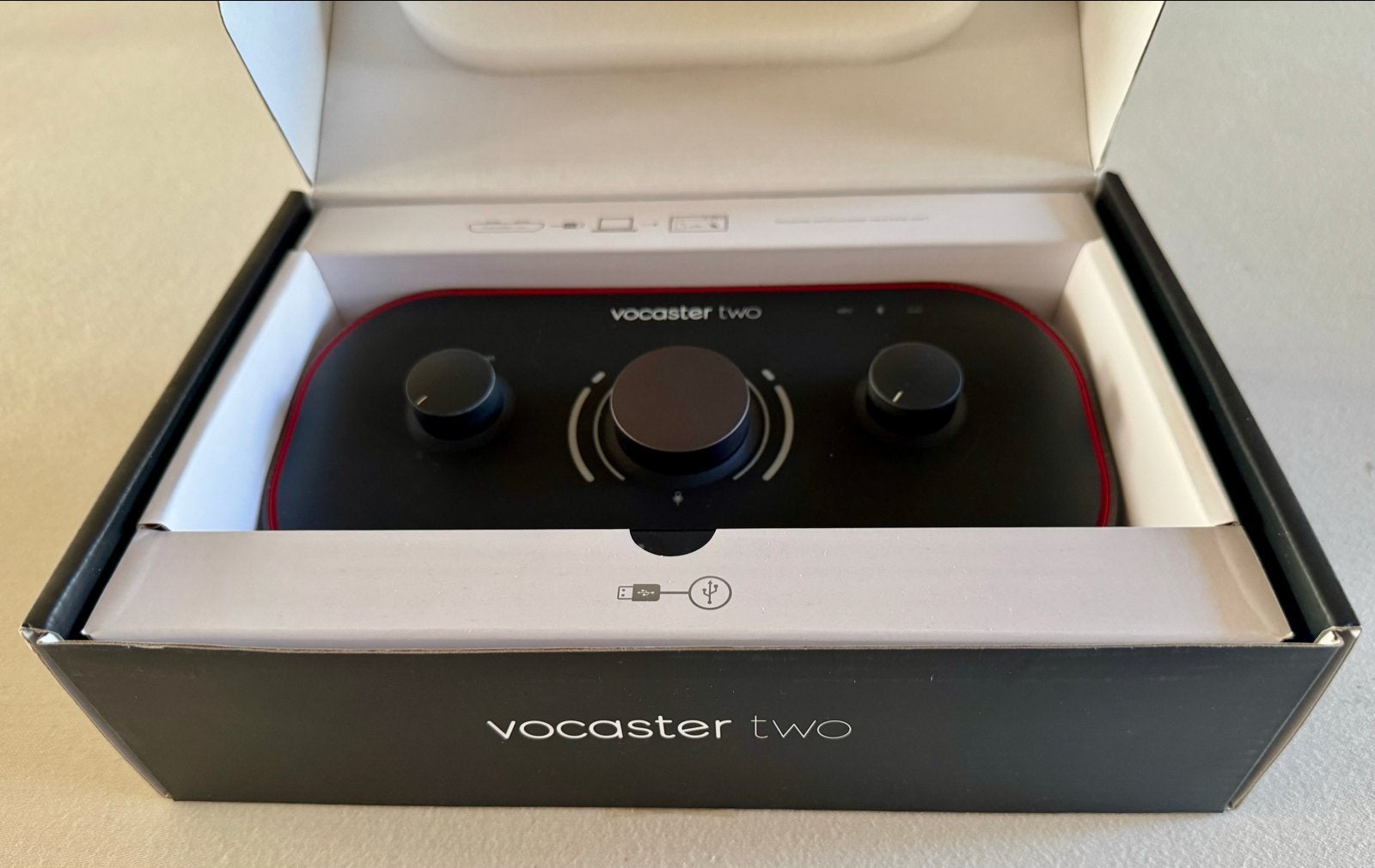 Focusrite Vocaster Two - Podcast Interface, Ophalen of Verzenden, Zo goed als nieuw, Minder dan 5 kanalen, Microfooningang