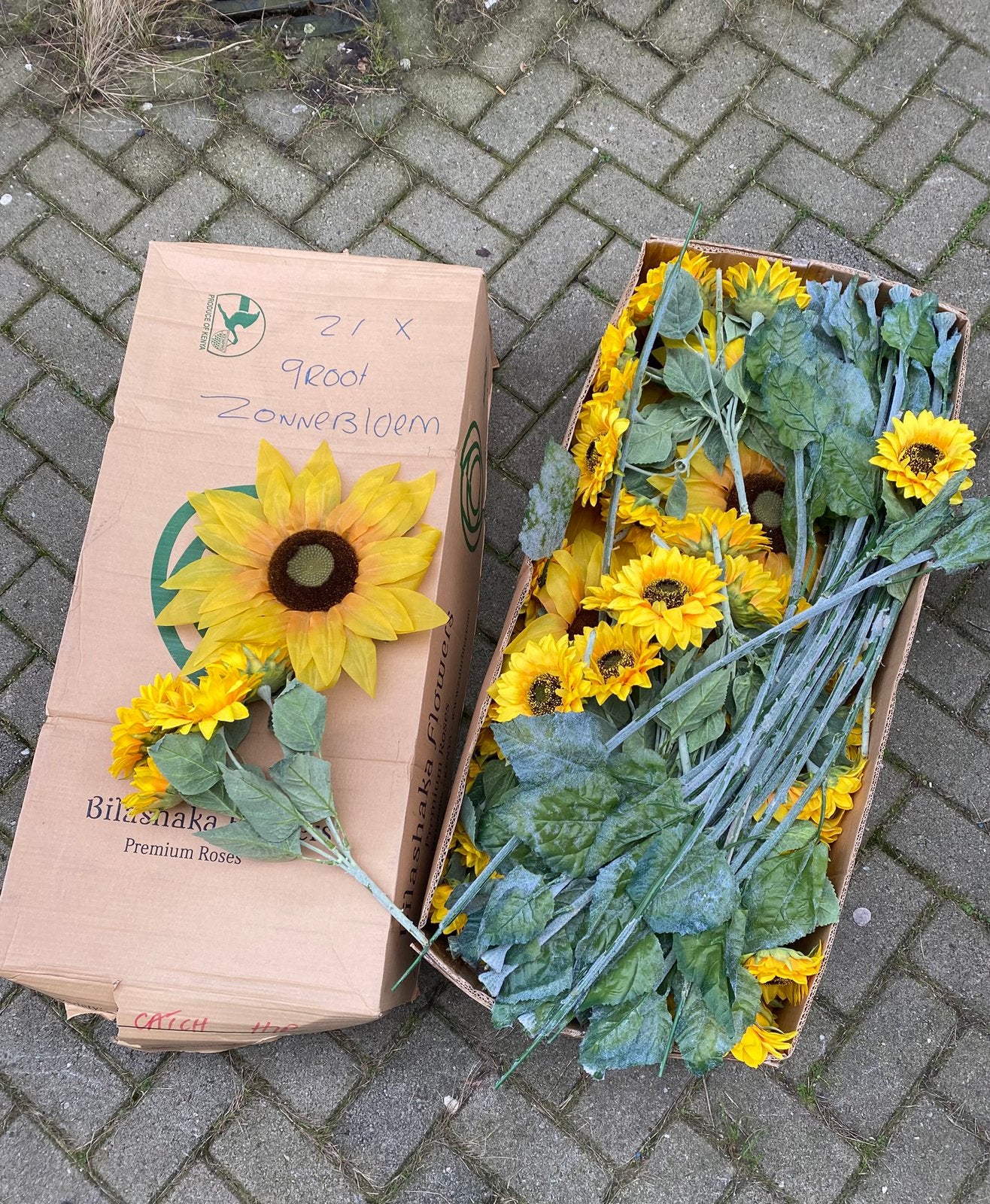 Groot en kleine kunstzonnebloemen, Huis en Inrichting, Ophalen, Zo goed als nieuw