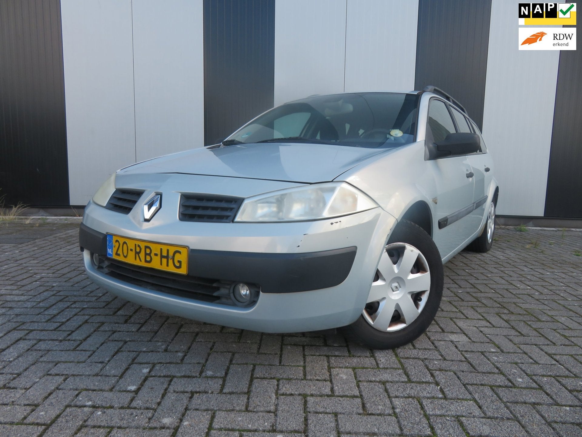 Renault Mégane Grand Tour 1.6-16V Dynamique Comfort, Auto's, Renault, Metallic lak, Stof, Gebruikt, Zwart