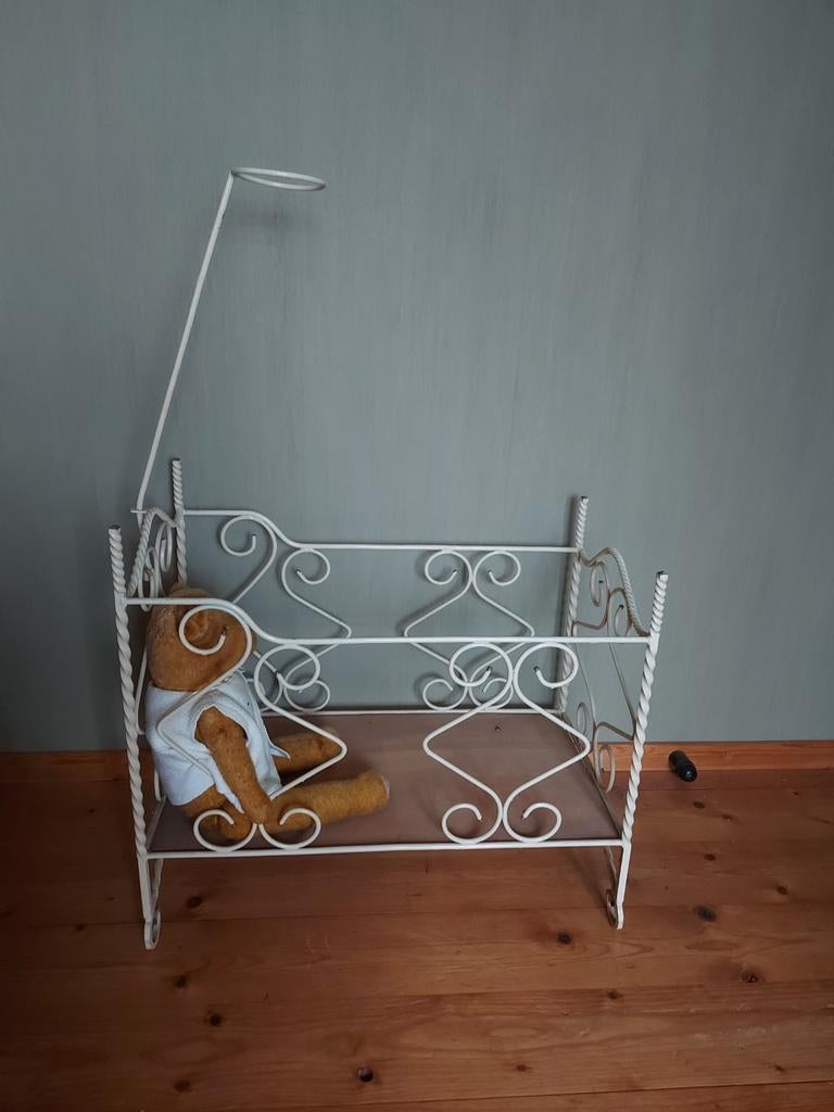 Ijzer poppenbedje gemaakt in 1960, Ophalen