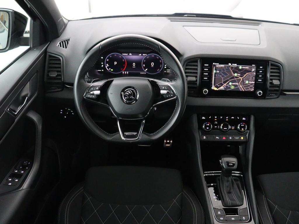 Skoda Karoq 1.5 TSI Sportline | Trekhaak | Stoelverwarming |, Auto's, Stof, 4 cilinders, 19 km/l, SUV of Terreinwagen
