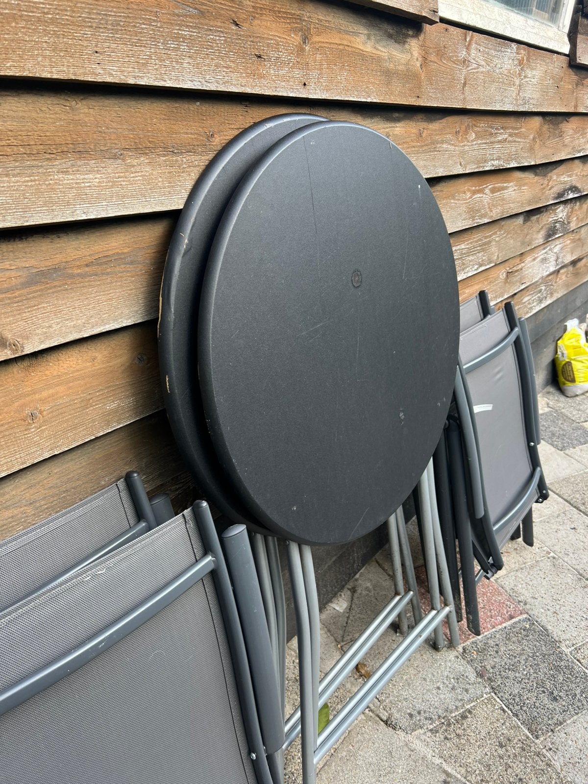 Twee staantafels zwart, Ophalen, Gebruikt