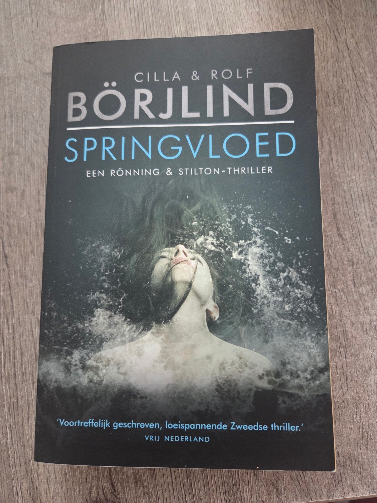 Springvloed - Cilla & Rolf Börjlind (Rönning & Stilton), Boeken, Ophalen of Verzenden, Zo goed als nieuw, Cilla & Rolf Börjlind