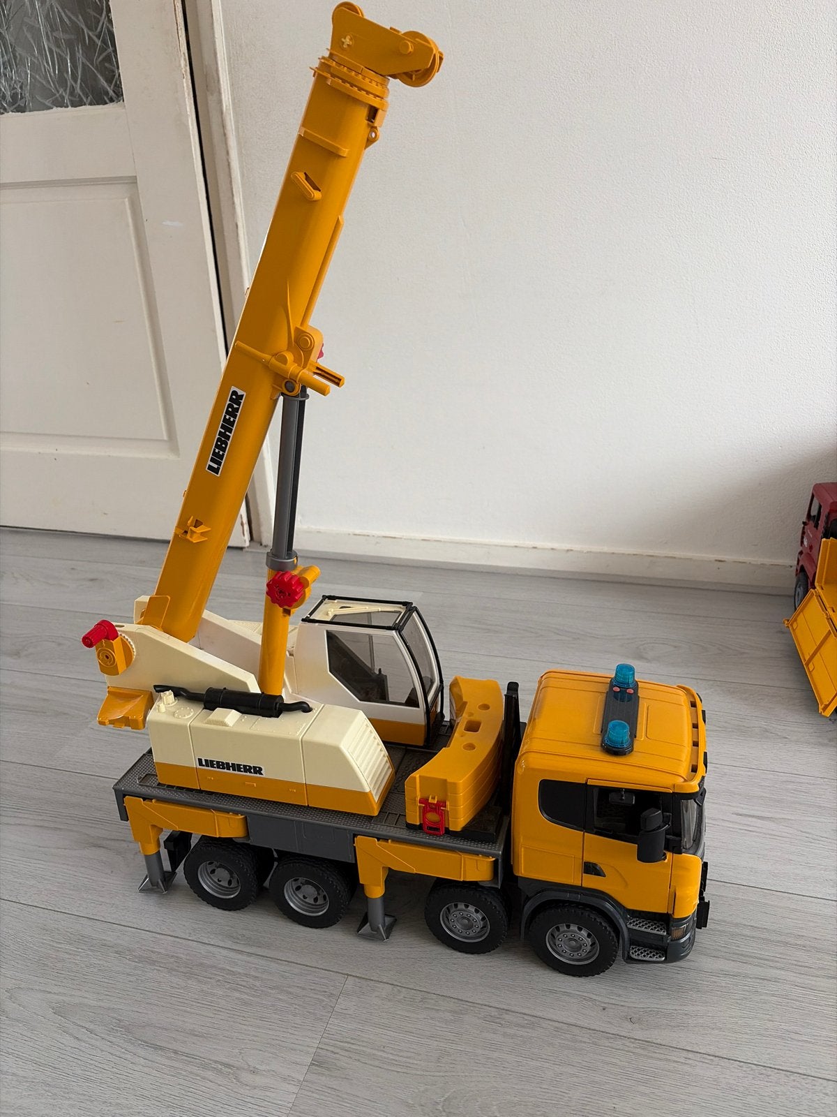 Grote Liebherr kraanwagen - 50 cm lang, 25 cm hoog, Ophalen of Verzenden, Gebruikt