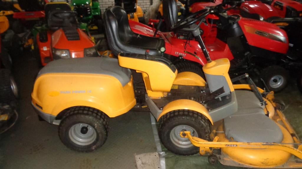 wegens inruil stiga park fairway  frontmaaier  18 pk  motor, Tuin en Terras, Zitmaaiers, Ophalen, Gebruikt, Nederland, Stiga