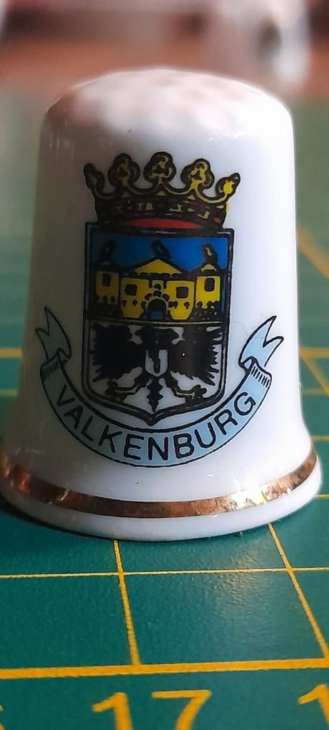 Valkenburg Vingerhoedje Porselein, Verzamelen, Vingerhoedjes, Ophalen of Verzenden, Gebruikt