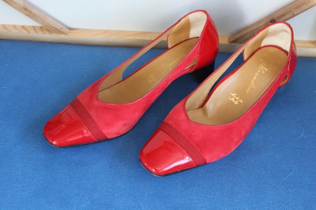 Rode /suede dames pump maat 40, Alexandria, Pumps, Ophalen of Verzenden, Zo goed als nieuw