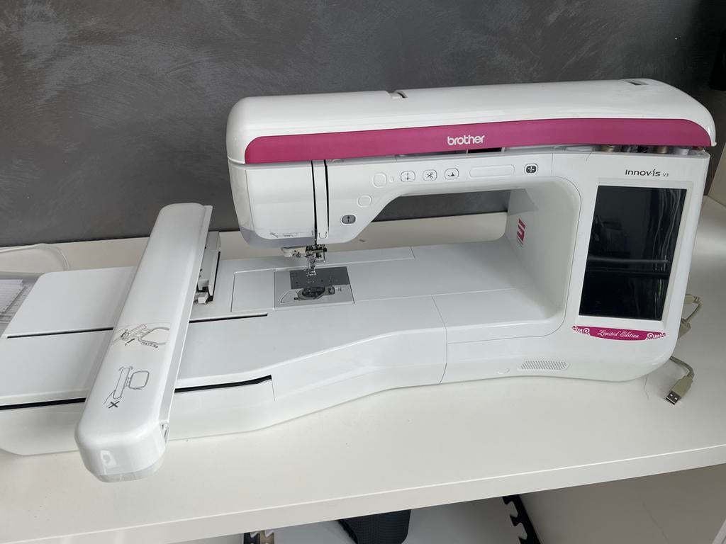 Brother Innov-is V3 Borduurmachine, Ophalen, Zo goed als nieuw, Machineborduren, Borduurmachine