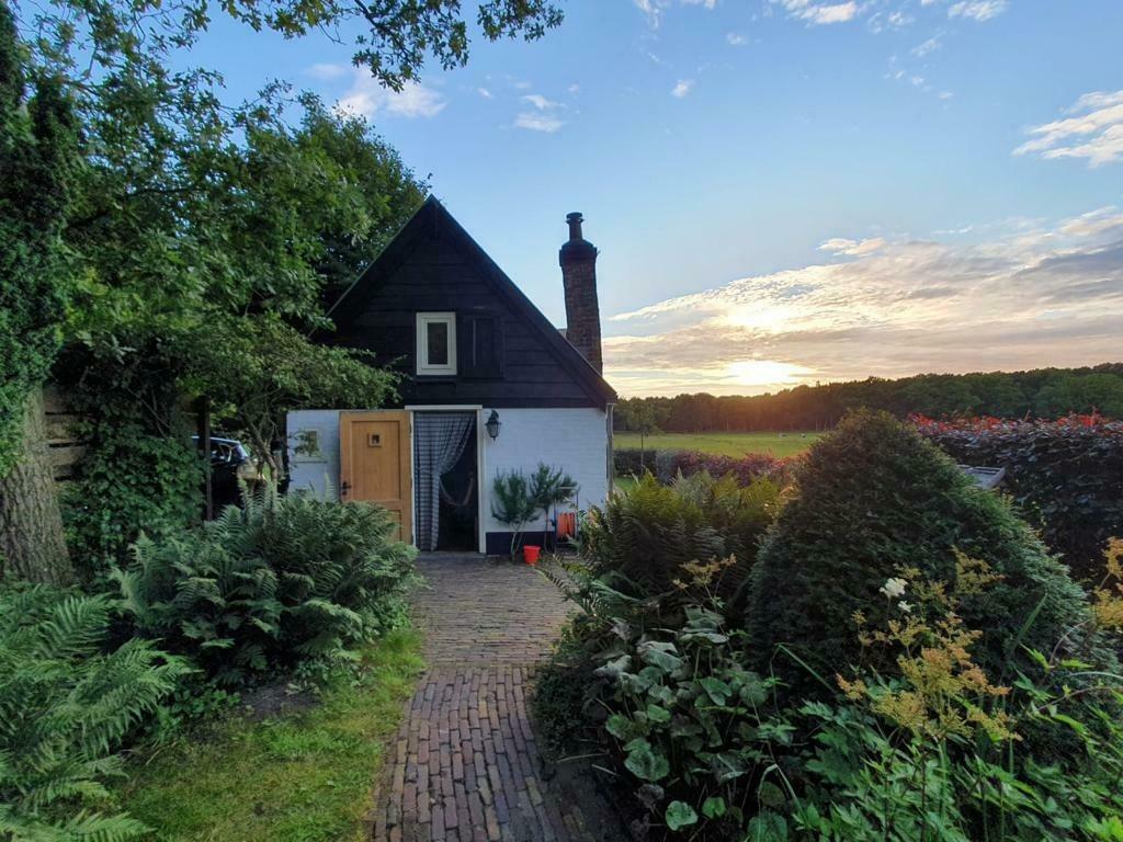Vakantiewoning, rustig gelegen bij duinen, zee, Haarlem, Open haard, Dorp, 2 slaapkamers, Noord-Holland