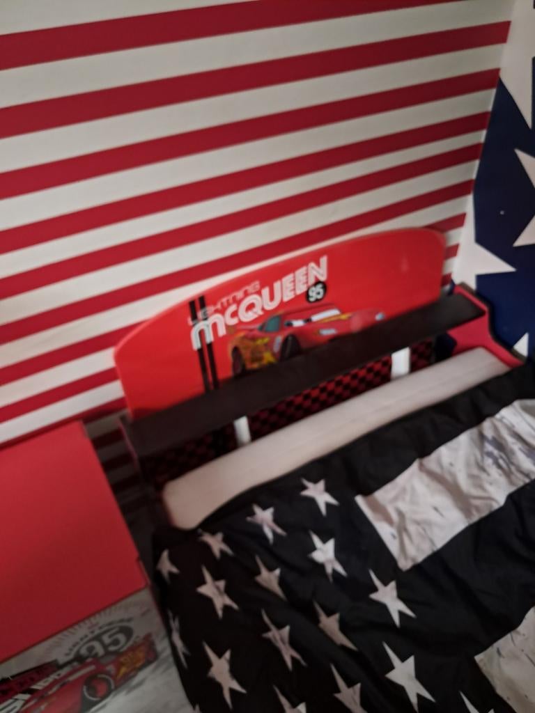 Disney Cars Kinderbed - Zo goed als nieuw!, Kinderen en Baby's, Kinderkamer | Bedden, Ophalen, 85 tot 100 cm, Zo goed als nieuw