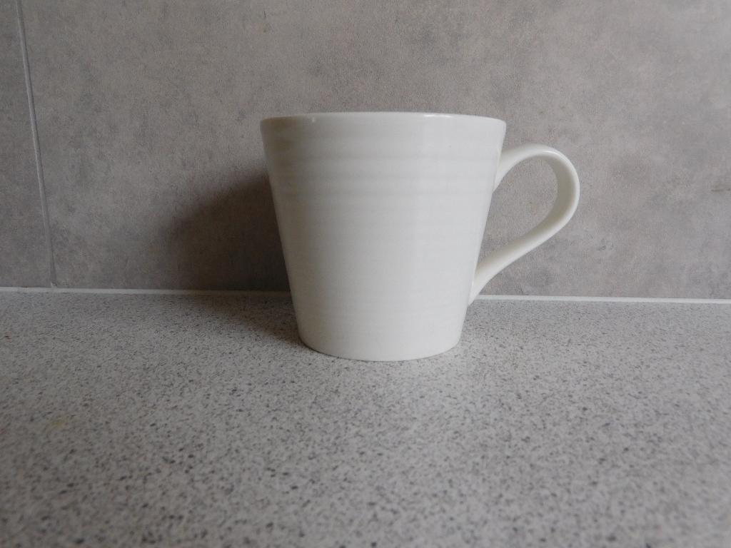 Mok 9x10 cm. Maze Gordon Ramsey Royal Doulton, Ophalen of Verzenden, Zo goed als nieuw, Overige stijlen, Kop(pen) en/of Schotel(s)