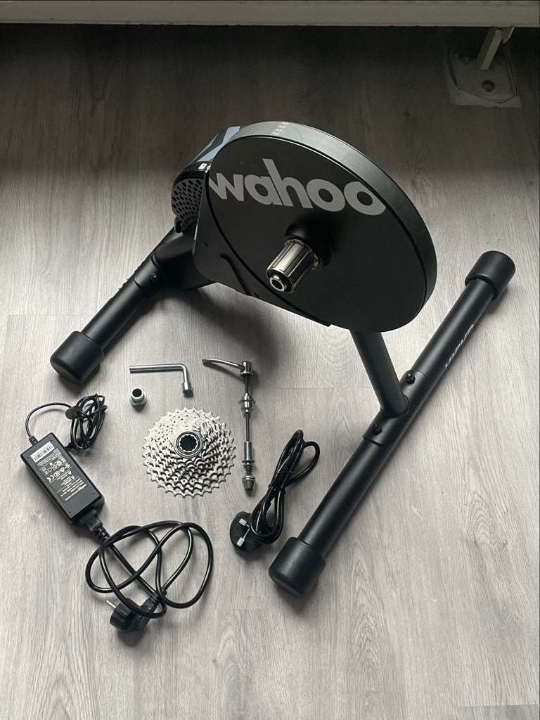 Wahoo Kickr Core Fietstrainer, Sport en Fitness, Wielrennen, Ophalen, Zo goed als nieuw, Helm
