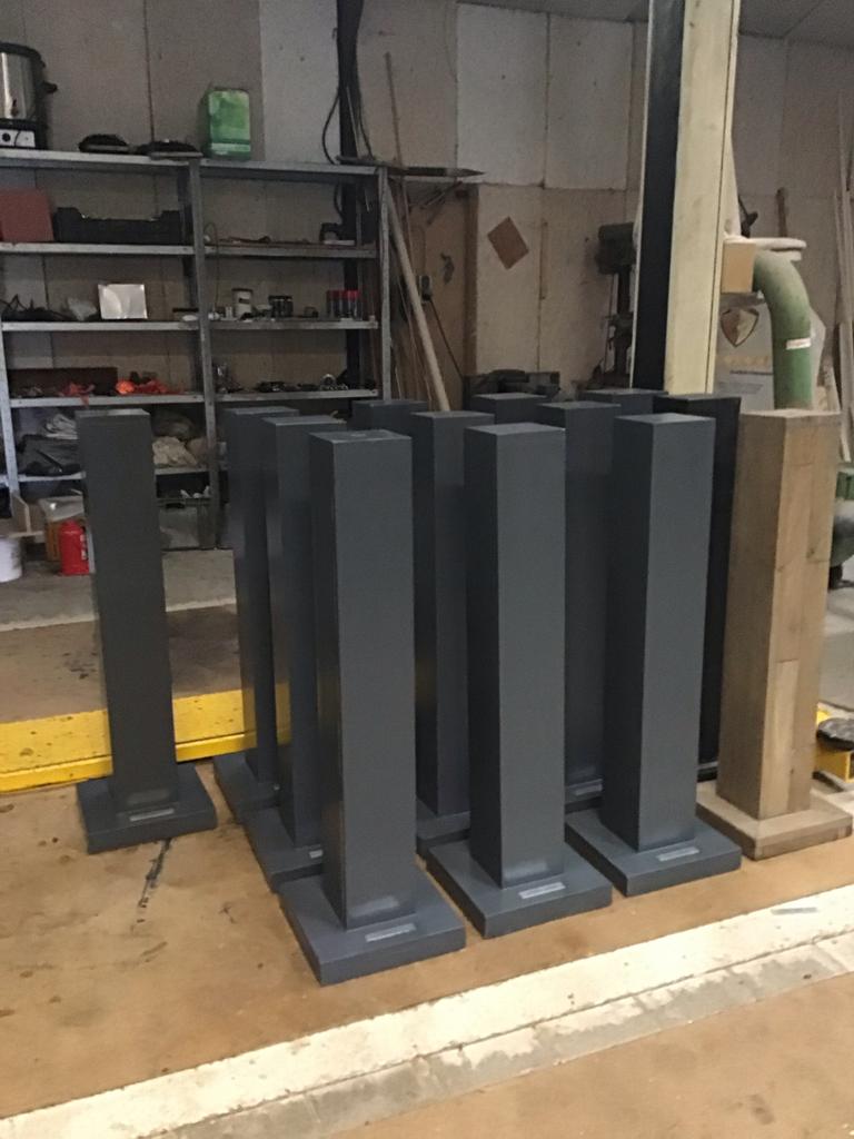 10 Sokkels / consoles, MDF anthrazit, 100cm hoog, Ophalen of Verzenden, Zo goed als nieuw