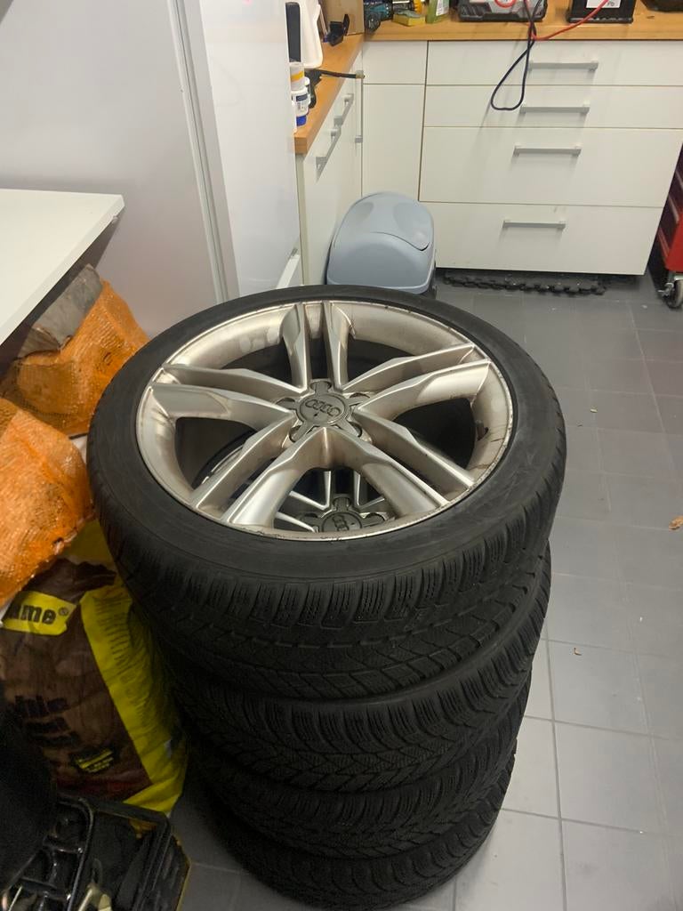 Audi 18 inchlichtmetalen vlg WINTERBANDEN, 18 inch, Gebruikt, Velg(en), 235 mm