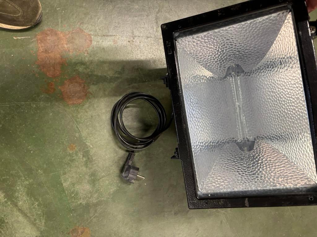 Schijnwerper bouwlamp halogeen 16 stuks max 1000w, Doe-het-zelf en Verbouw, Bouwverlichting, Ophalen of Verzenden, Gebruikt, 500 watt of meer