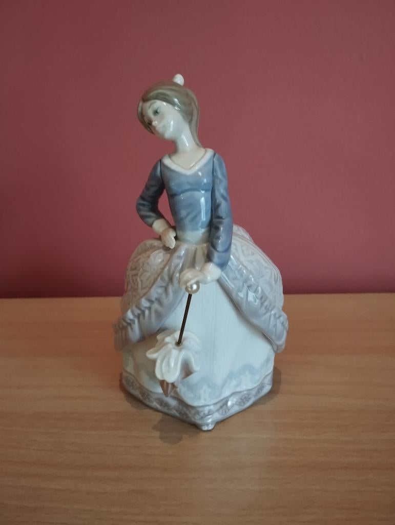 Lladro Evita, Ophalen of Verzenden, Zo goed als nieuw, Mens