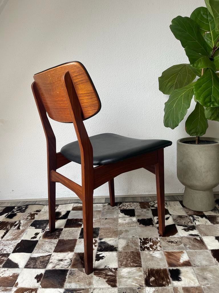 Denmark Vintage Houten Stoel met Zwarte Bekleding, Huis en Inrichting, Gebruikt, Zwart, Ophalen of Verzenden, Eén