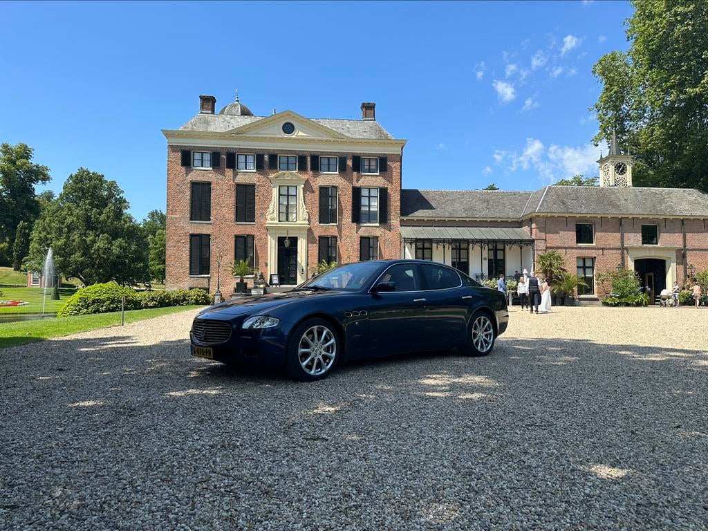 Trouwauto huren  ,   Maserati Quattroporte 4.2 V8 Blauw, Met chauffeur, Trouwauto