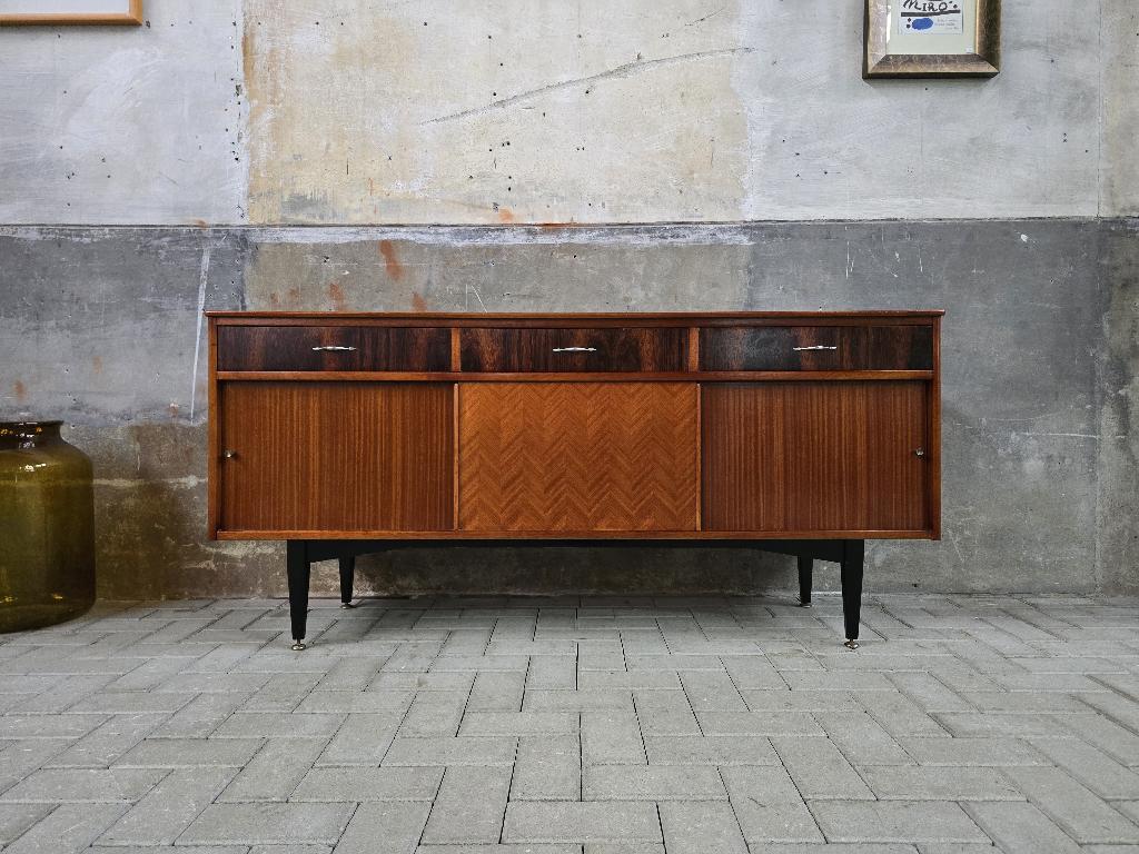 Engels Mid Century Design Lowboard | Vintage Kast Dressoir, Huis en Inrichting, Kasten | Dressoirs, Gebruikt, Met deur(en), 150 tot 200 cm