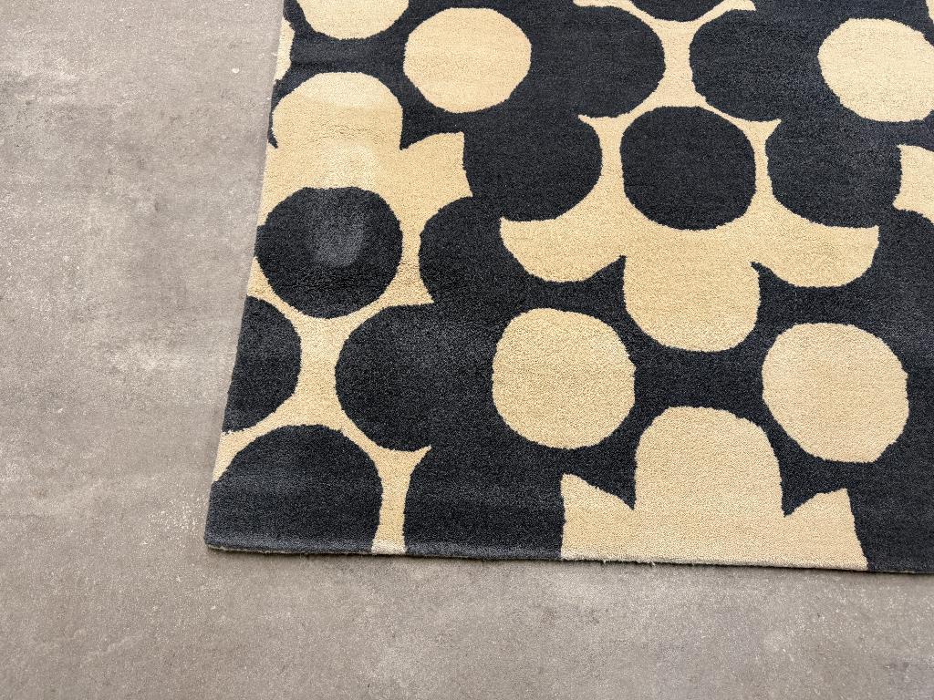 Vloerkleed Orla Kiely Puzzle Flower Slate 160 x 230 wol, Huis en Inrichting, Vloerkledenloft, ., 150 tot 200 cm, Ophalen of Verzenden