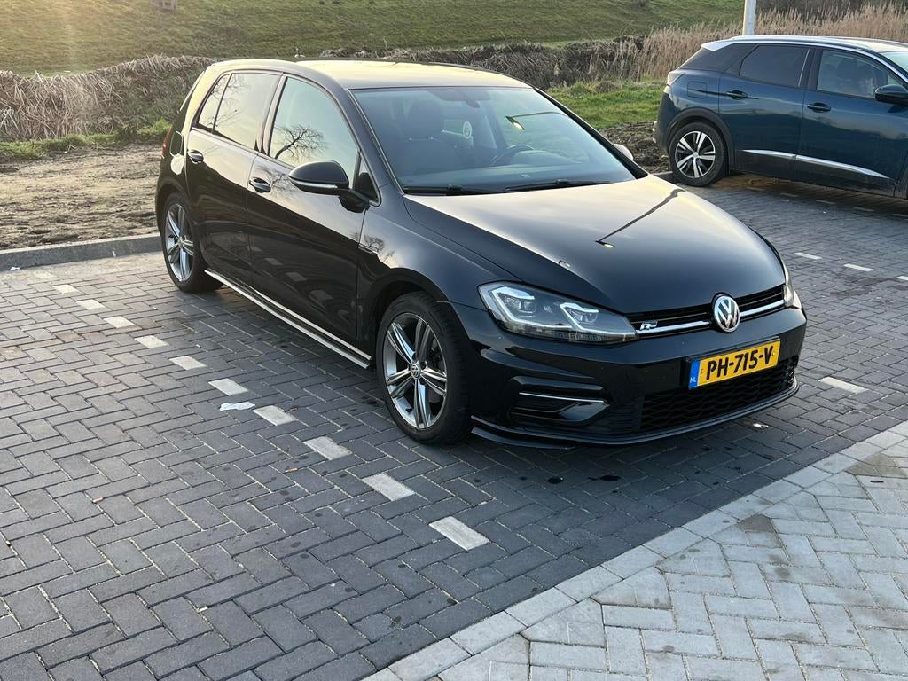 Volkswagen Golf 1.4 TSI 125pk 7-DSG 5D 2017 Zwart, Auto's, 125 pk, 4 cilinders, Parkeersensor, Zwart