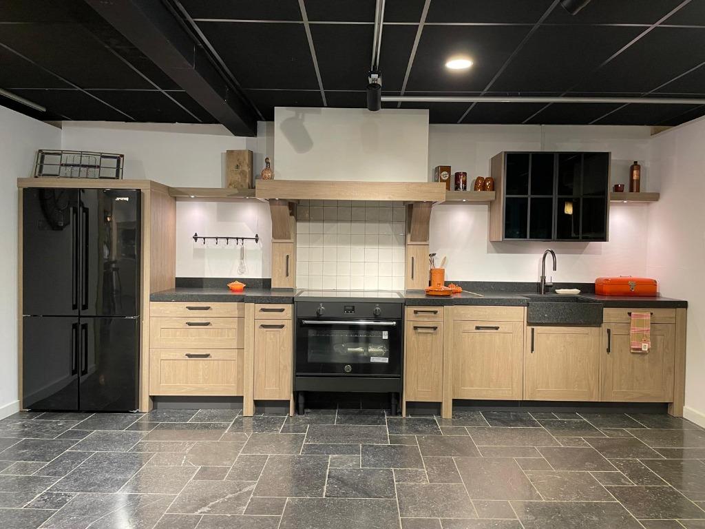Showr keuken landelijk, eiken houtdecor, graniet blad appara, Ophalen, Bruin, Enkelwandige keuken, Graniet of Steen