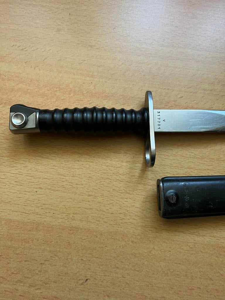 Zwitserse M1957 SIG bajonet, Ophalen of Verzenden, Landmacht, Overige gebieden, Mes of Dolk