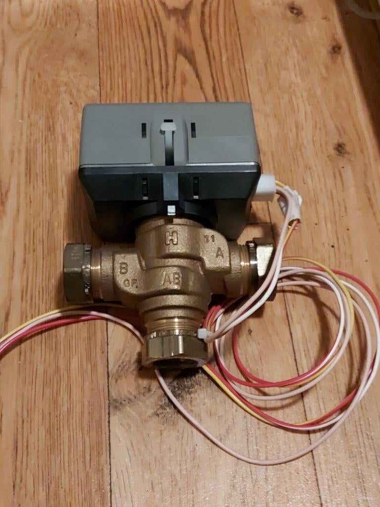 Honeywell driewegklep knel 22mm & VC8010    35 euro per stuk, Ophalen of Verzenden, Gebruikt