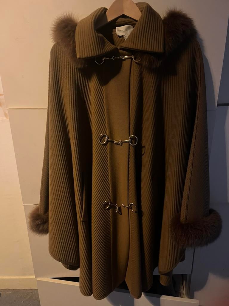 Stizzoli  cape zo mooi, Ophalen of Verzenden, Zo goed als nieuw, Bruin