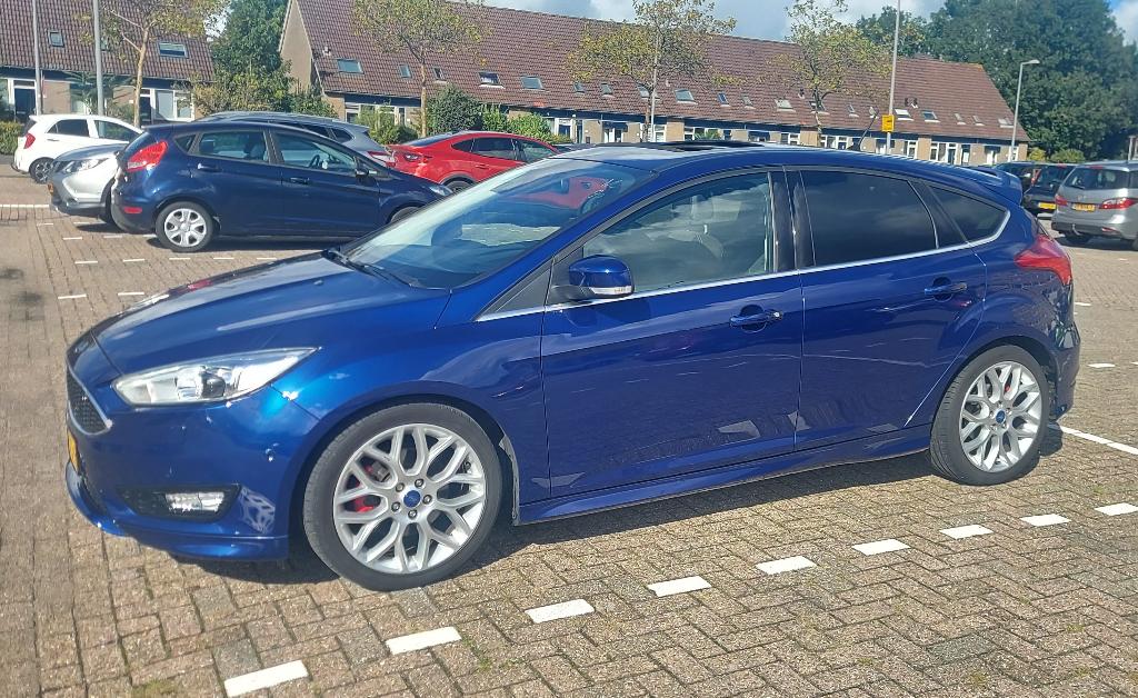 Ford Focus 1.5 Ecoboost 150KW 5D 2014, 6 Mnd. Garantie, 1498 cc, 4 cilinders, Blauw, Leder en Stof